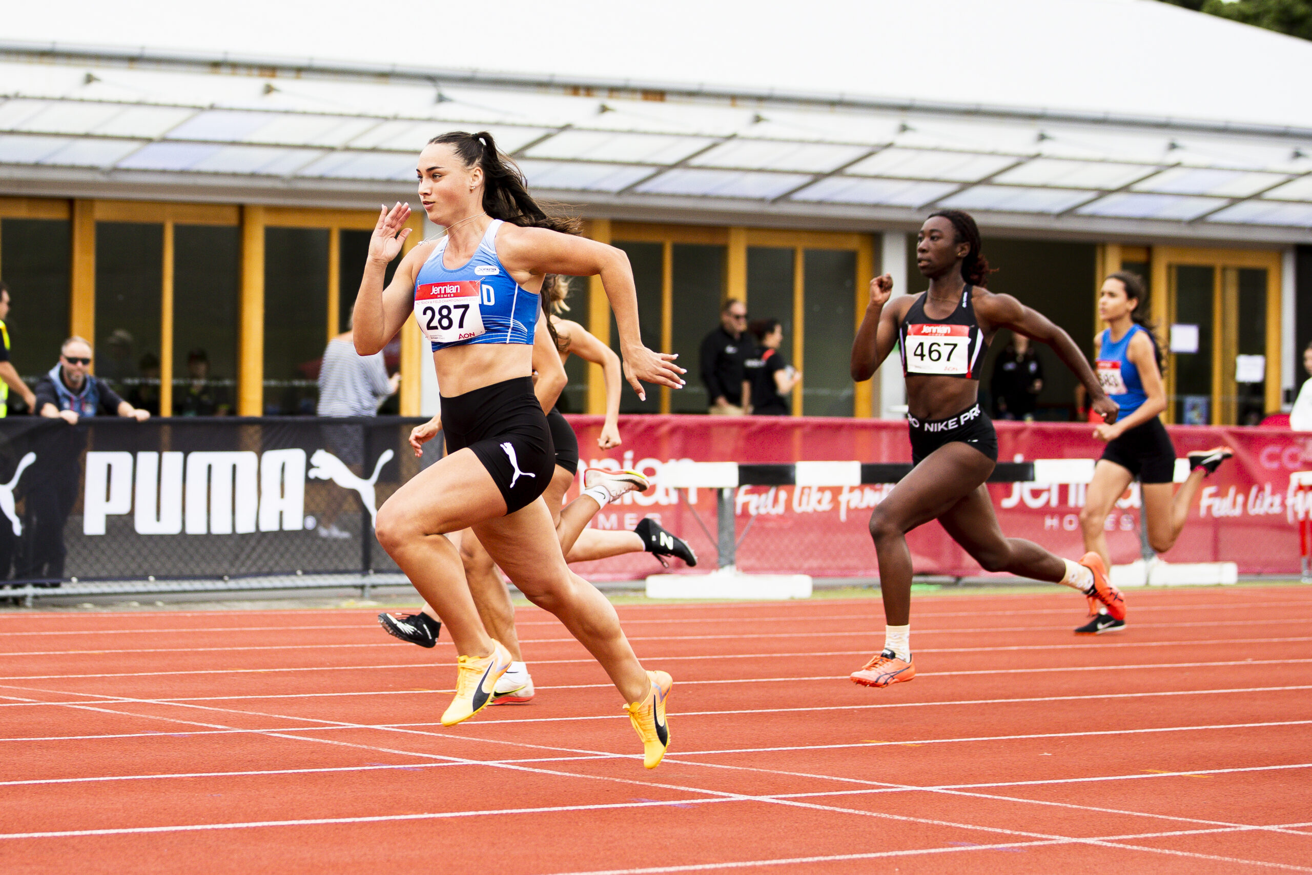 特别强调了 特别强调了